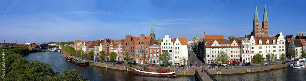 Hanseastadt Lübeck Panorama Trave-Ufer mit Altstadt