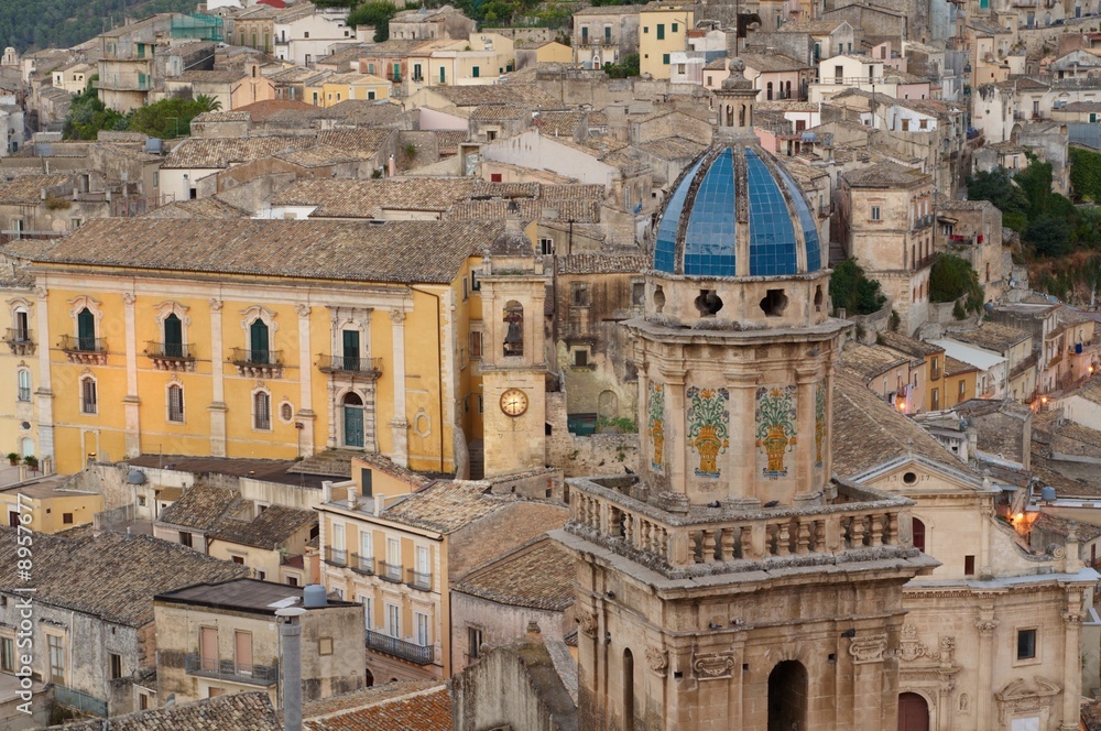 Fototapeta premium Ragusa Cityscape at dusk