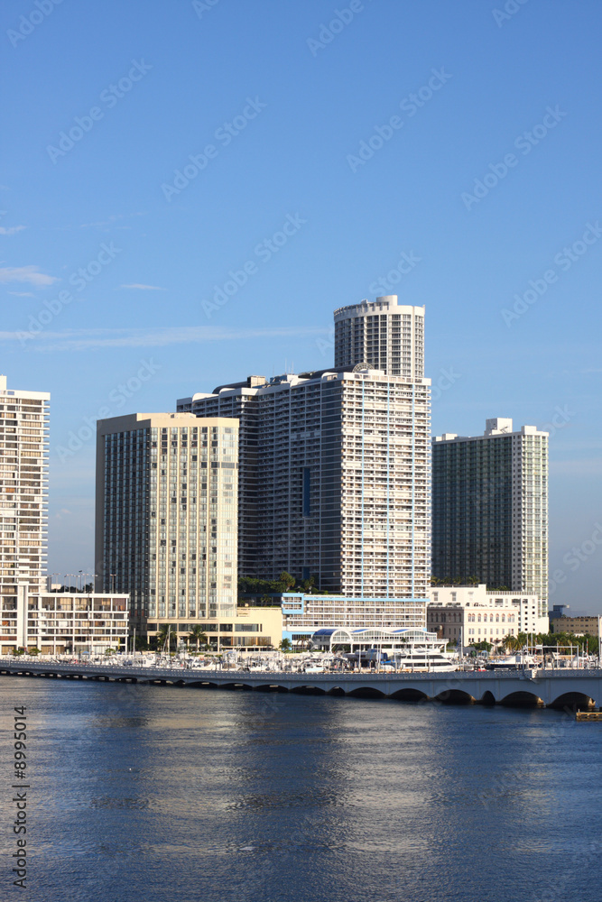 Obraz premium Buildings on the bay