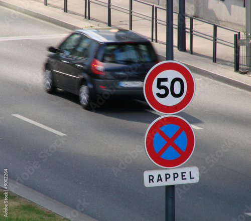 Vitesse limitée en agglomération photo