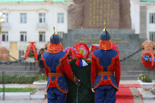 Gardes en costume traditionnel mongol photo