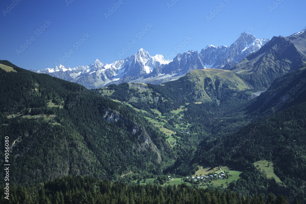 Les Aiguilles de Chamonix depuis Saint-Nicolas-de-Véroce