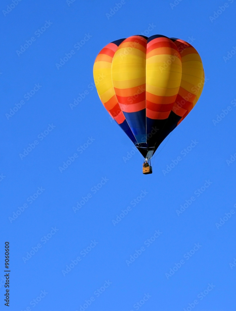 Obraz premium Colorful hot air balloon in blue sky with plenty of copy space