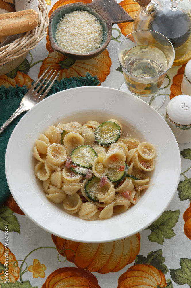 Orecchiette con speck e pecorino - Primi Trentino Alto Adige Orecchiette con speck e pecorino - Primi Trentino Alto Adige