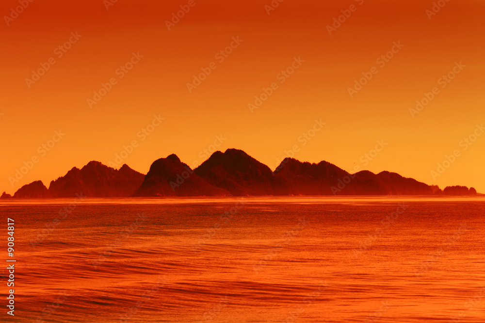 Fototapeta premium Majestic Alaskan mountains at sunset
