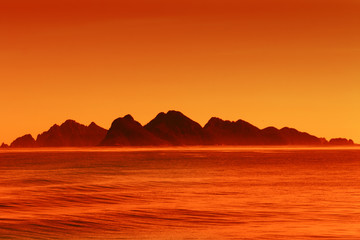 Crédence de cuisine Rouge Majestic Alaskan mountains at sunset  © MaxFX