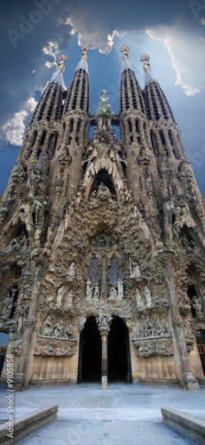 Sagrada Familia vertical panoramic view