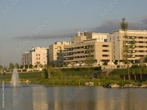 edificio de apartamentos en parque de la ribera