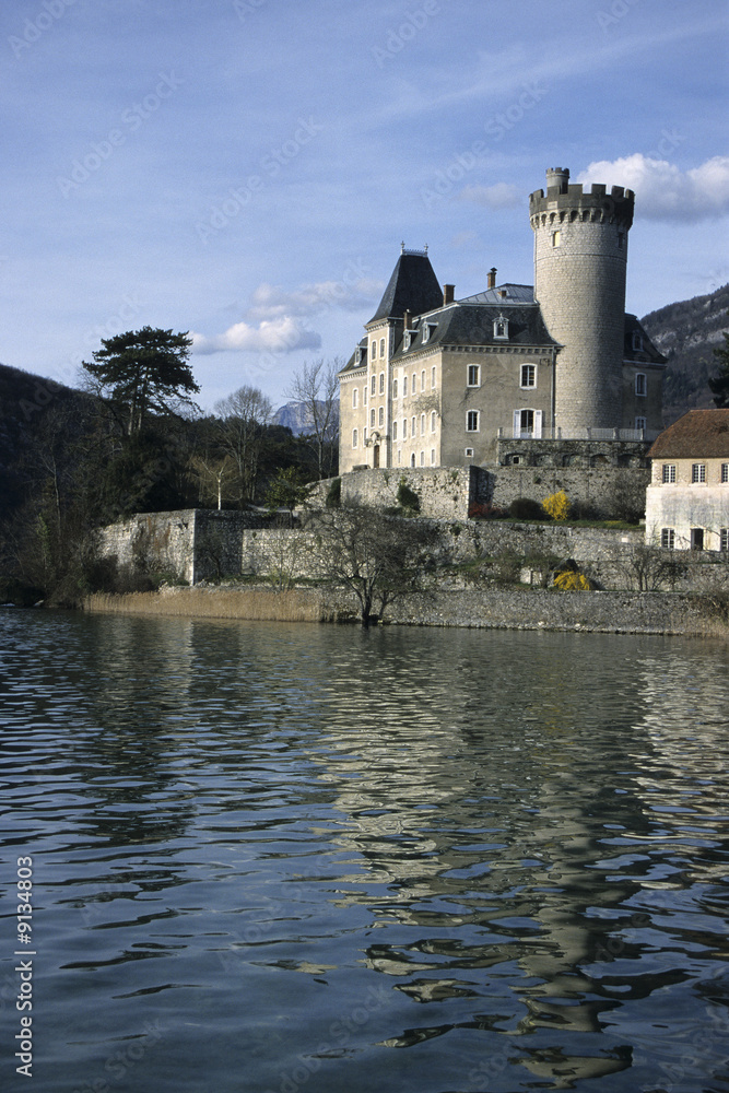 Le Château de Duingt et la lac d'Annecy. Haute-Savoie (74)