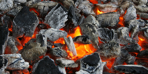 glühende Kohle.Holzkohle Grill photo