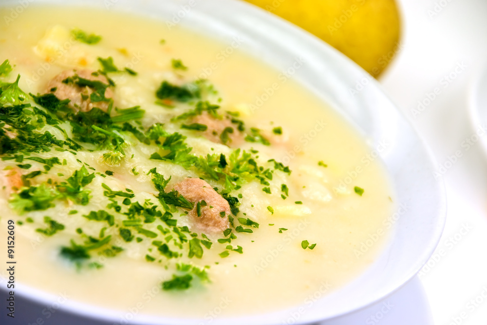 Kartoffel-Krem-Suppe mit Fleischbällchen