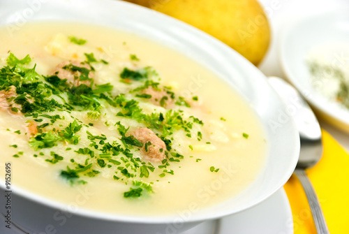 Kartoffel-Krem-Suppe mit Fleischbällchen photo