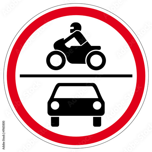 Durchfahrt für Autos und Motorräder verboten