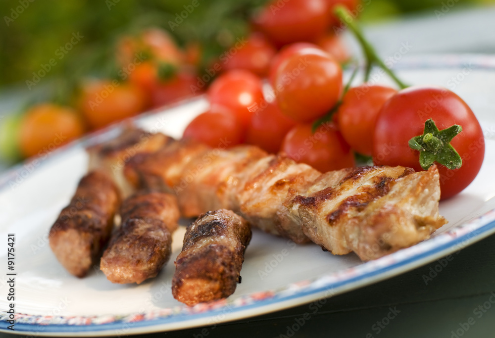 grilled meat with tomato on a plate close up