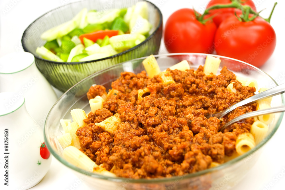 spaghetti-macaroni bolognese mit salat spaghetti-macaroni bolognese mit salat