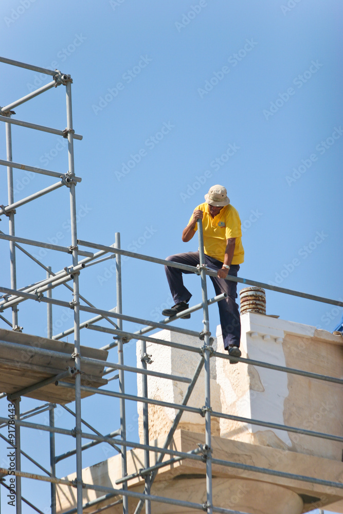 Bauarbeiter auf Gerüst