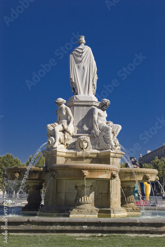 la fontaine de l'esplanade à Nîmes