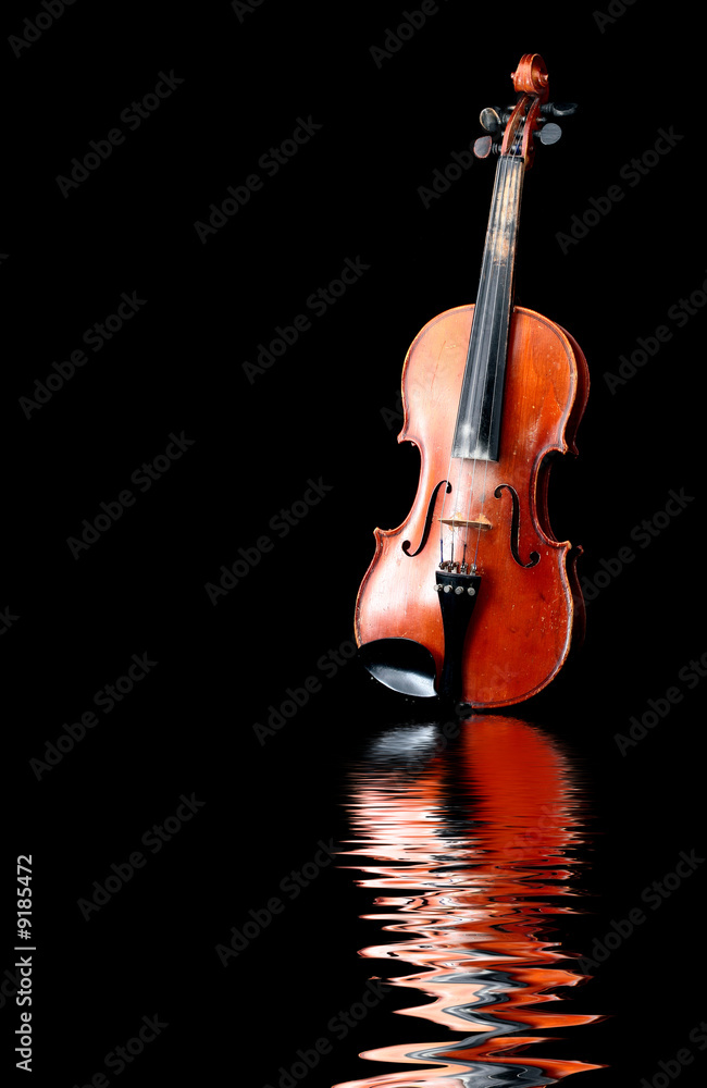 Fototapeta premium old wooden violin reflecting in water waves