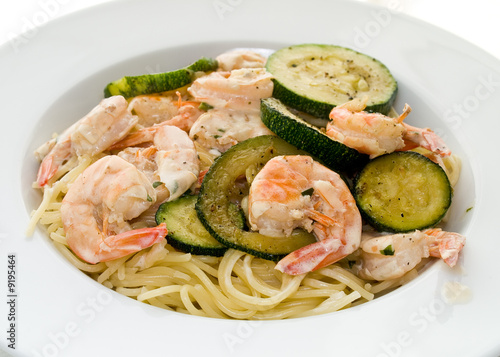 Spaghetti with shrimps and zucchini