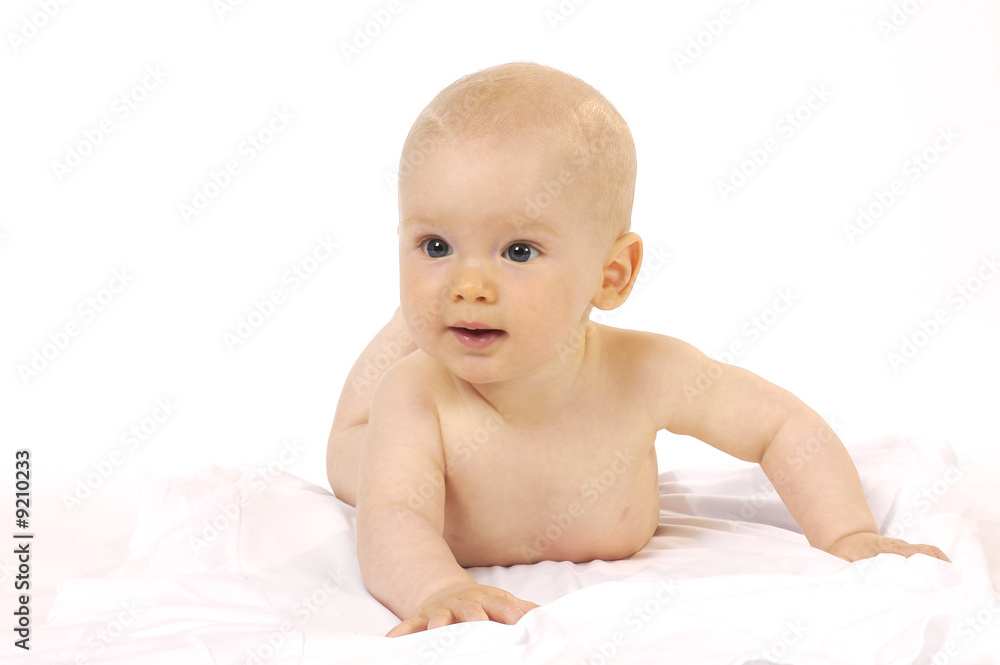 Nacktes Baby auf dem Bauch liegend Nacktes Baby auf dem Bauch liegend
