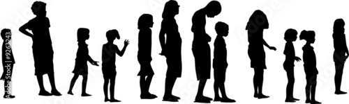 children on vacations standing in line