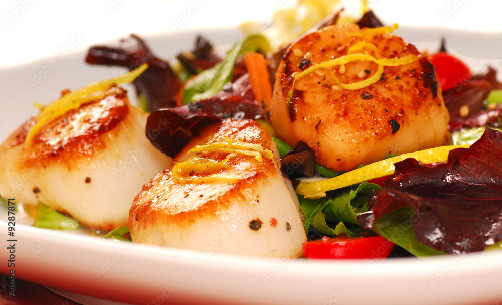 Fresh seared sea scallops with a salad Fresh seared sea scallops with a salad