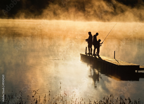 Obraz na plátně Early morning fishing in autumn on a lake