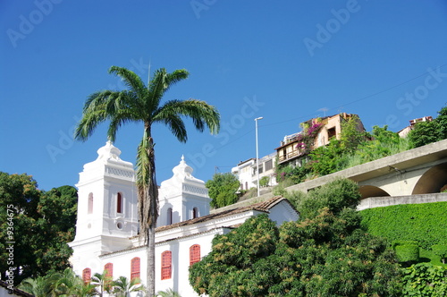 Eglise blanche et cocotier  Salvador de  Bahia  Br  sil.