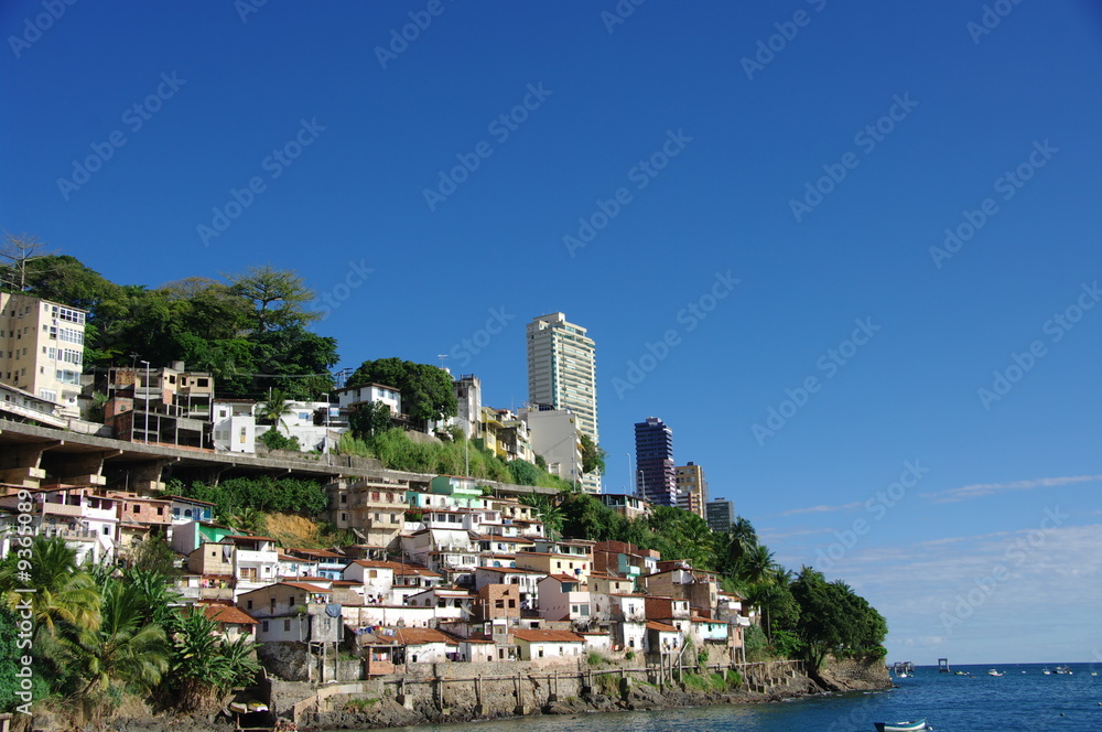 Favela devant la mer, Salvador de Bahia, Brésil. Favela devant la mer, Salvador de Bahia, Brésil.