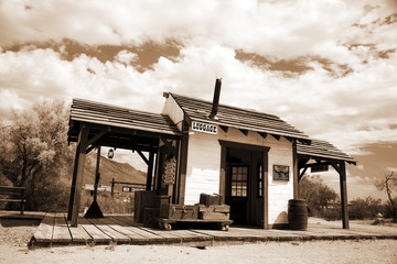 Fotobehang Trein Sfeervol oud treinstation  © konstantant