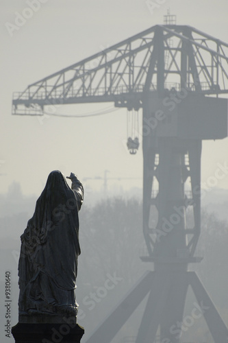 Grue titan grise & sainte vierge Nantes