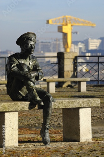 Stautue de Jules Verne enfant sur la butte sainte Anna