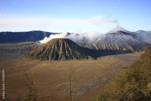 volcans mont Bromo fumant java indonésie