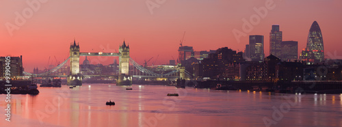 Canvas Print Tower Bridge and city of London with deep red sunset