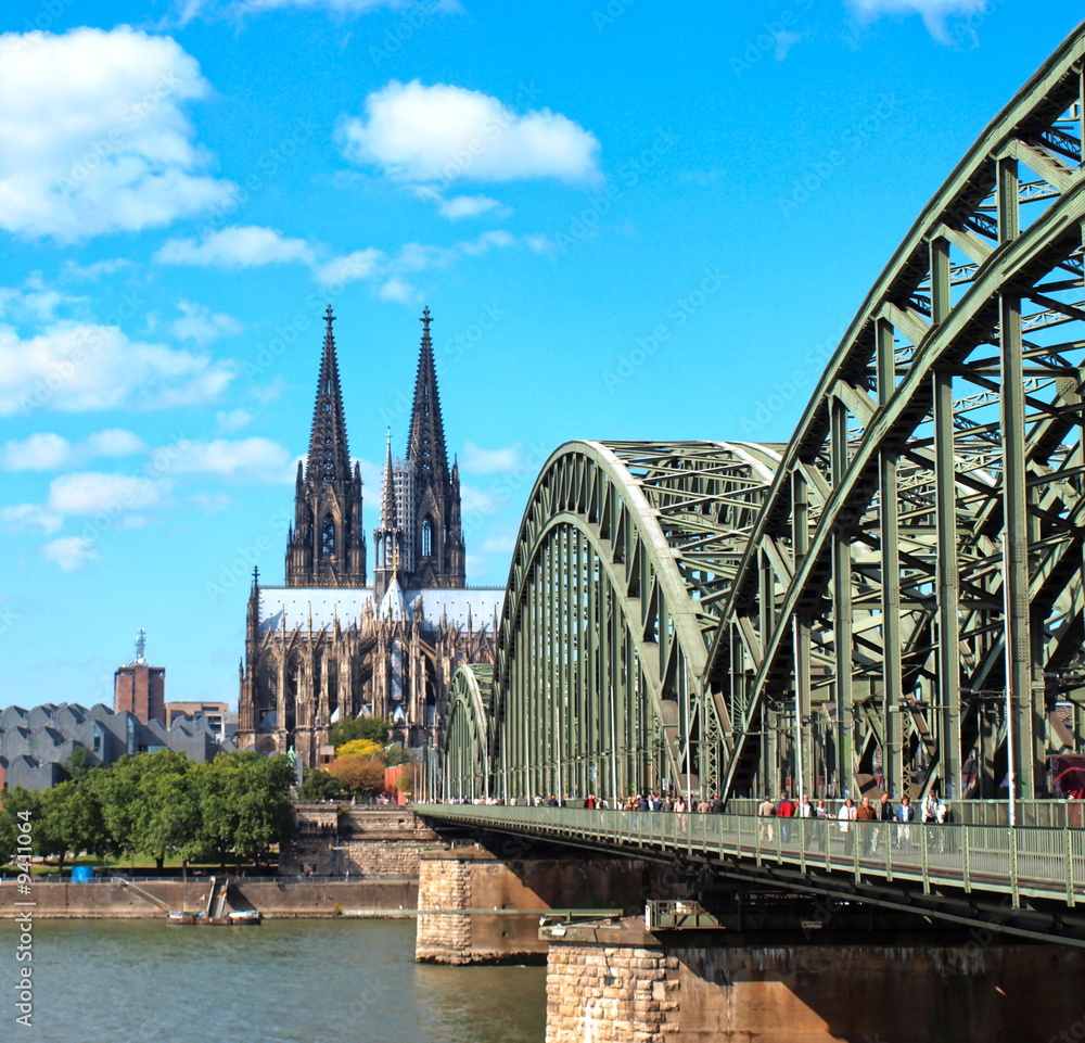 Fototapeta premium Rheinbrücke vor Dom