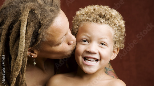 Fotografia African American mother and biracial son