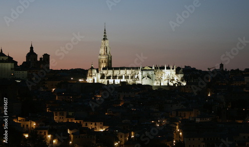 Vista nocturna de Toledo y la Catedral