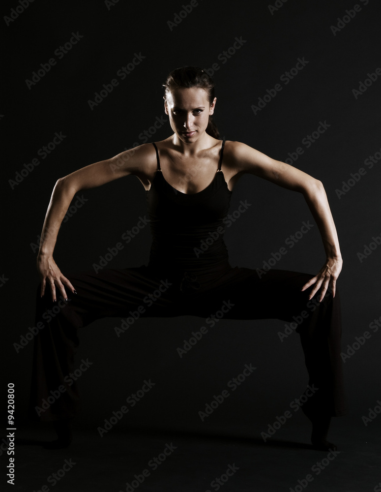 Naklejka premium beautiful woman posing against black background