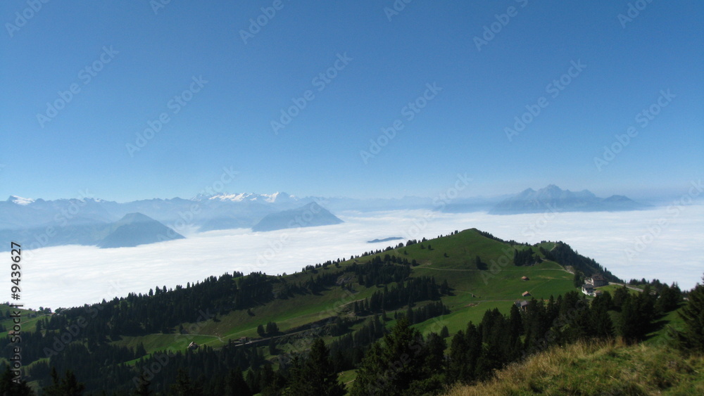 Naklejka premium cloudy lake lucerne