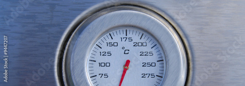 Thermometer an einem Gasgrill