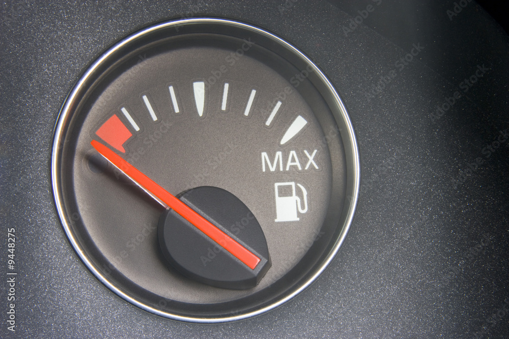 Naklejka premium Fuel Gauge Reading Empty