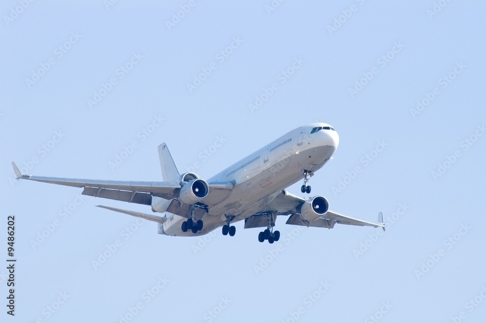 Passagierflugzeug beim Anflug / Passenger aircraft at arrival Passagierflugzeug beim Anflug / Passenger aircraft at arrival