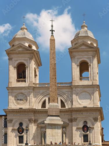 bestimmungsort rom, trinita dei monti und obelisk sallustiano photo