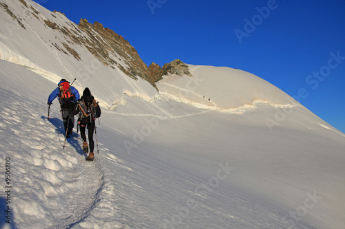 Alpinistes vers le Dôme des Ecrins © Guillaume Besnard