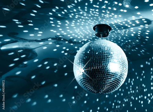 Foto Shiny disco ball on nightclub