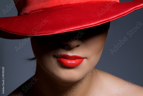 Young woman in a wide brimmed hat