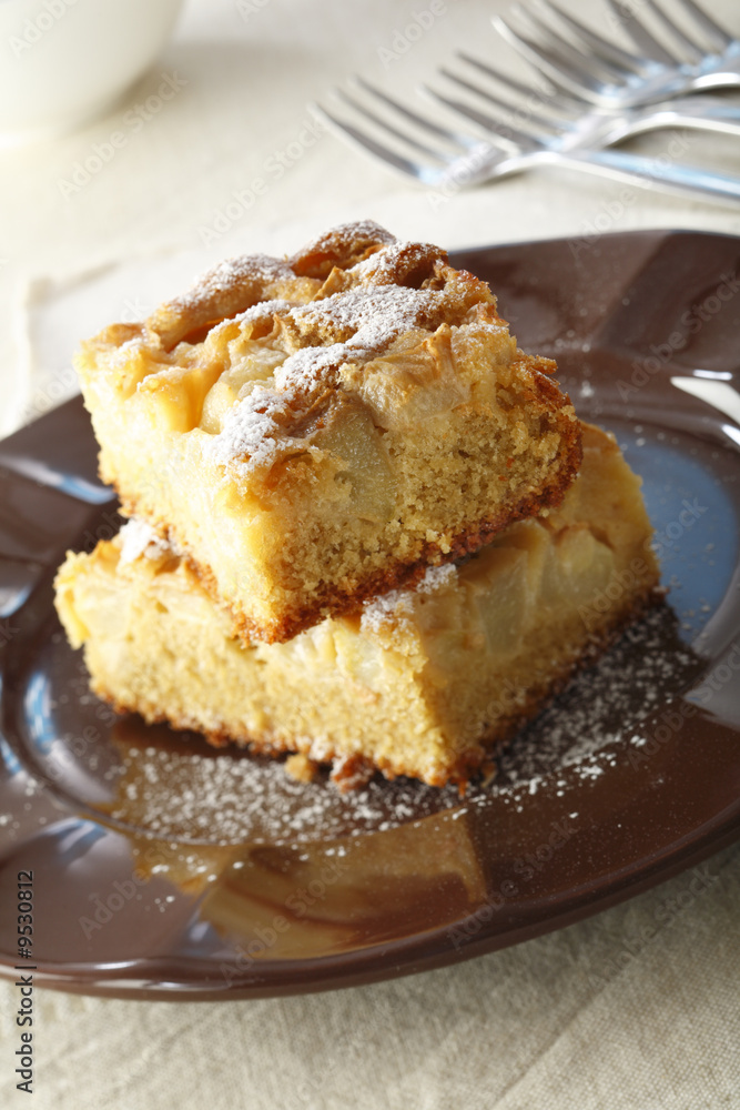 Apfelkuchen mit Puderzucker