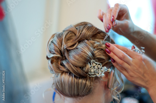 Print op canvas A bride at hairdressing salon befor wedding