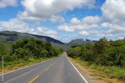 Route asphalt  e  Br  sil. Asphalt road  Brazil.Chapada.
