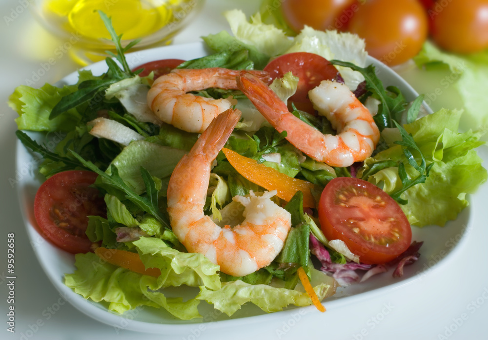 Prawn salad with mixed greens, peppers and shrimp Prawn salad with mixed greens, peppers and shrimp